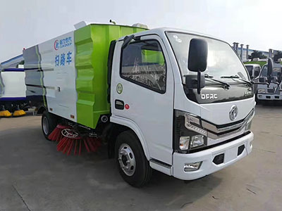 东风多利卡5方扫路车 国六