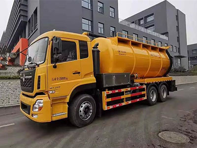 国六东风天龙后八轮清洗吸污车（22方）