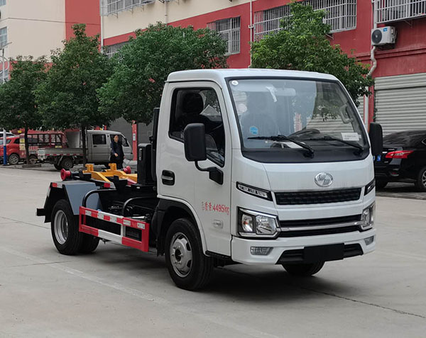 跃进勾臂垃圾车