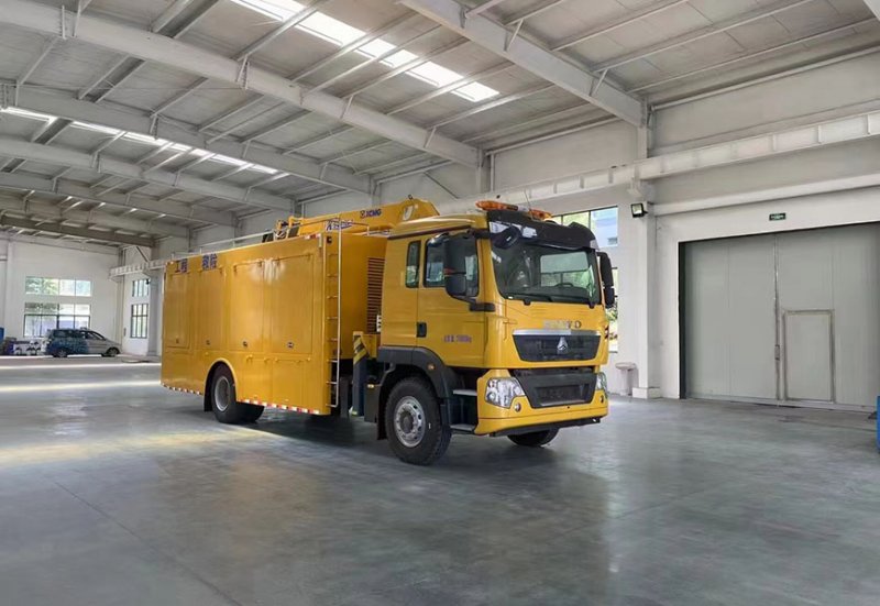 程力专用车重汽豪沃大流量抗洪救险车带徐工吊