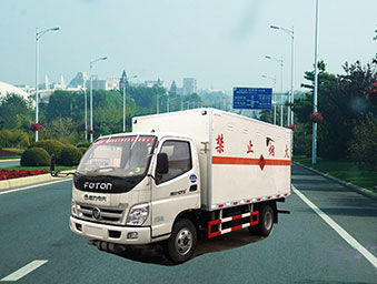 福田奥铃4.05米易燃液体厢式运输车