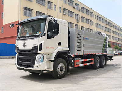 国六柳汽乘龙后双桥多功能抑尘车